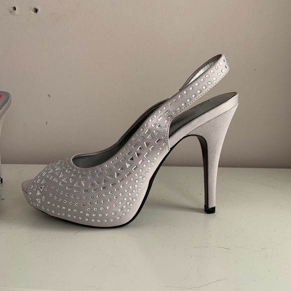 Heels - Picture 5 of 7